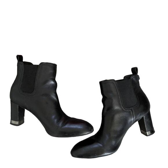 Tory Burch Chelsea Boots April Ankle Booties Heels Black Leather Womens Size 7.5 - Picture 3 of 9